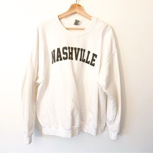 ⭐️ Gildan White Nashville Crew Neck Sweater